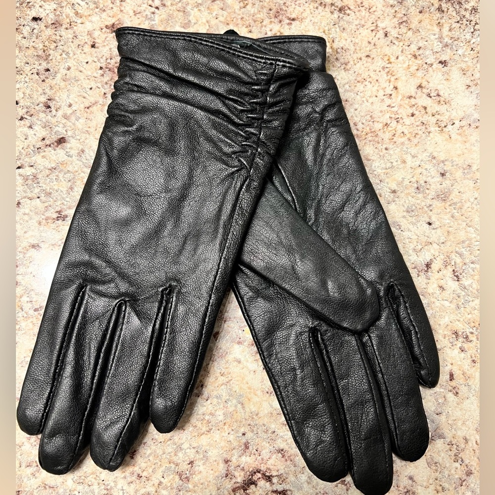 Leather lined gloves